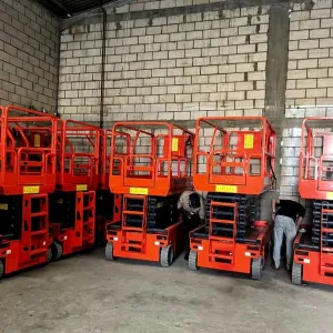 سيزر لفت كهربائي 12 متر للإيجار - رواد الشرقية